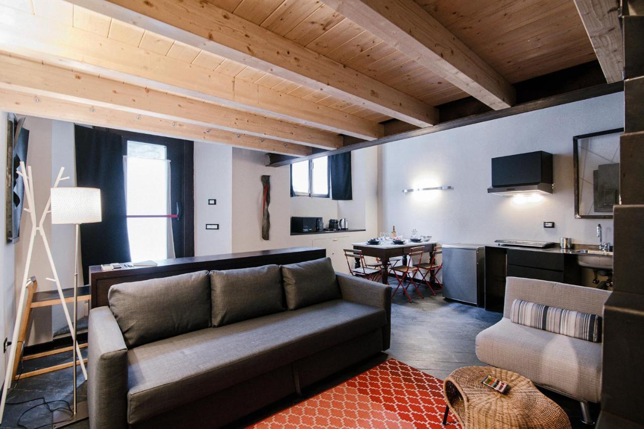 Palazzo Del Pero - The House Of Travelers Apartment โกโม ภายนอก รูปภาพ